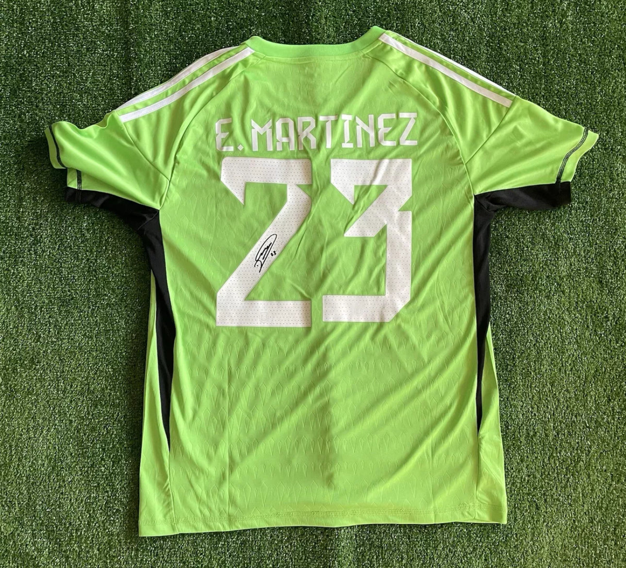 Emililano Martinez Signed world cup 3 star shirt